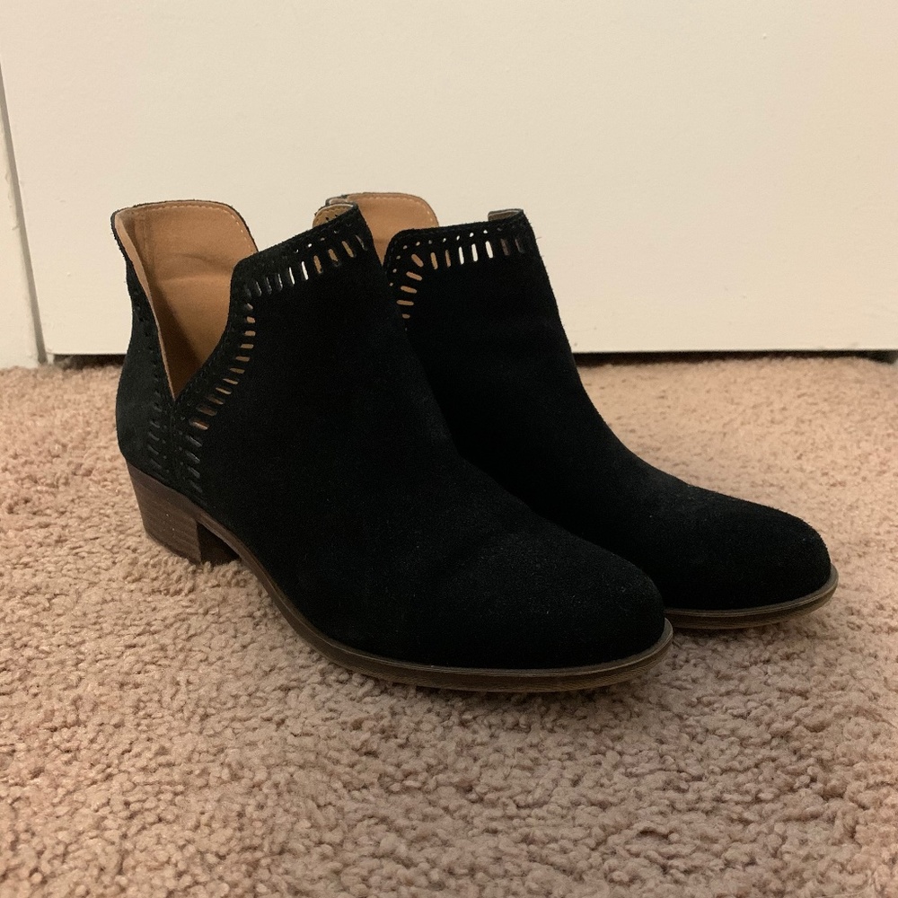BUSTINA SUEDE FLAT BOOTIE